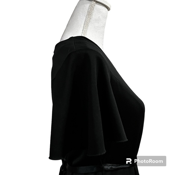Elegant Choir modest floorlength gown with flowy bell sleeves and ribbon - Picture 5 of 15